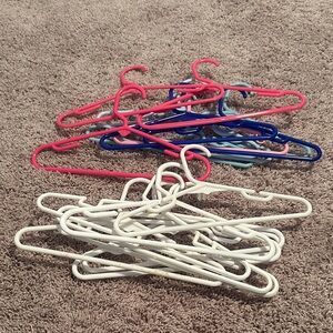20 kids hangers